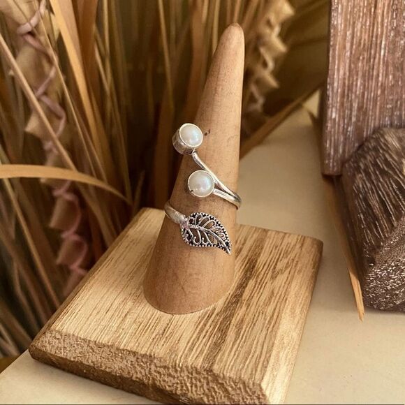Biwa Pearl Filigree Leaf Adjustable Boho Ring - Picture 1 of 4